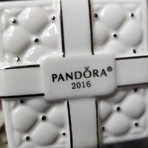 2016 Pandora Ornament never‎ hung